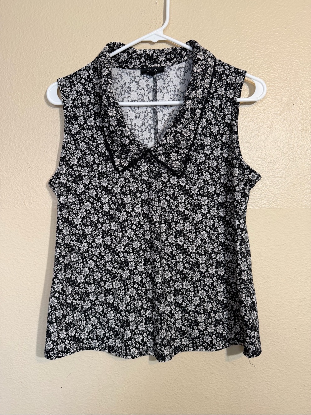 AUW black & white floral blouse with collar, M